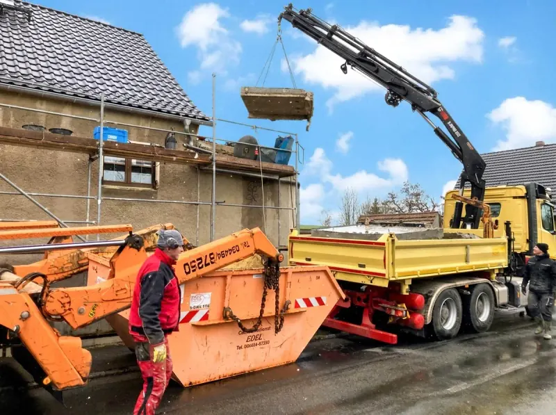 DBS LKW mit Kran und Container
